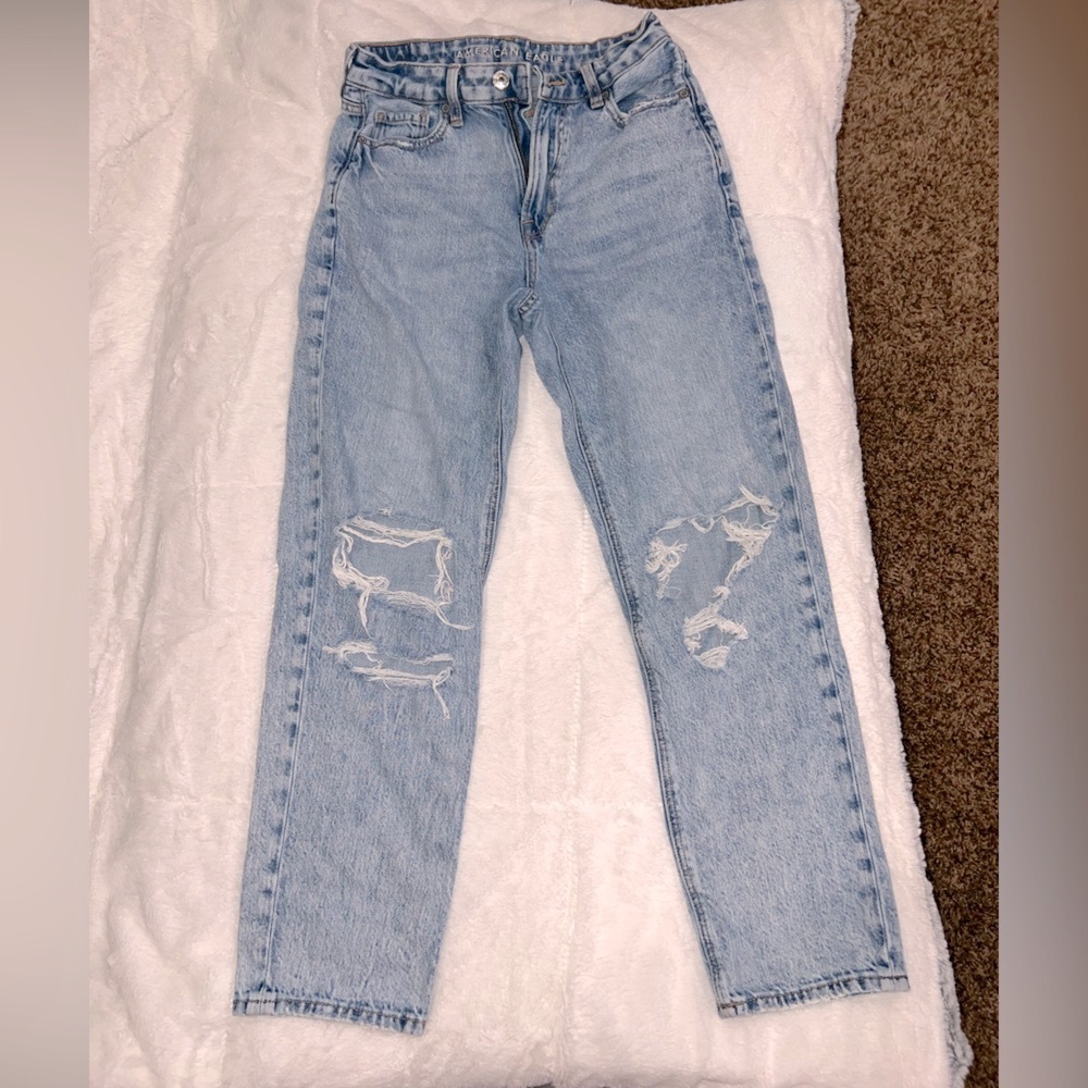 AEO Moms Straight Light Wash Jeans Stretch Waist Rips Front & Back Pocket Size 4